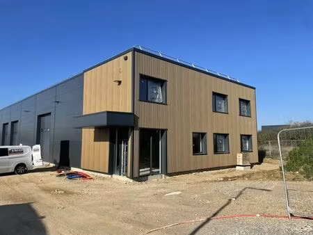 location local d'activités 515 m²