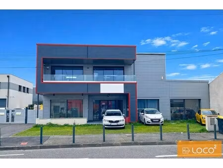 location local d'activités 946 m²