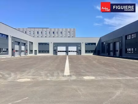 location local d'activités 378 m²