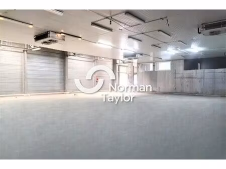 location local d'activités 1 400 m²