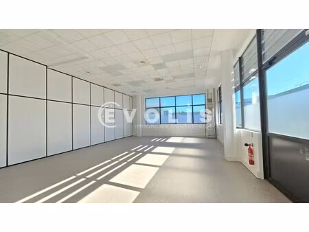 location local d'activités 732 m² à 1 524 m²