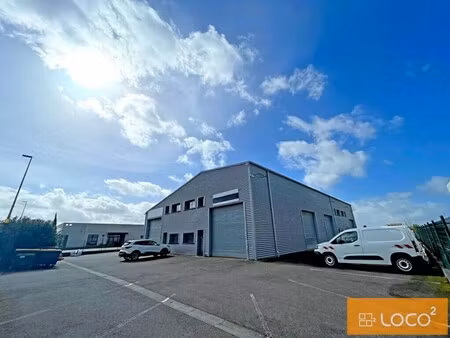 location local d'activités 150 m²