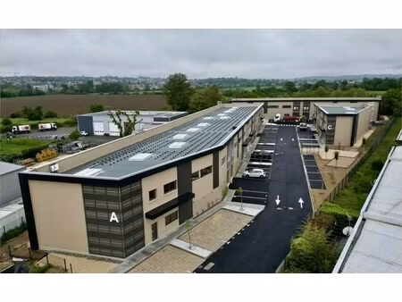 location local d'activités 536 m² à 3 302 m²