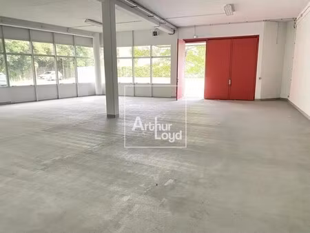 location local d'activités 227 m²