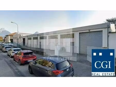 location local d'activités 660 m²