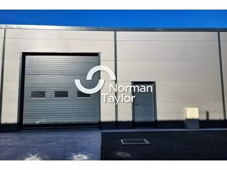 location local d'activités 150 m²