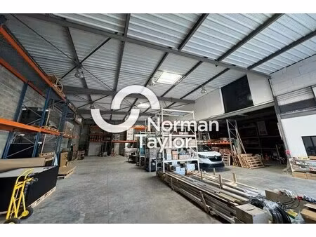 location local d'activités 620 m²