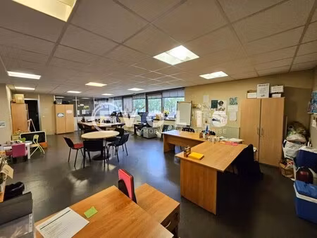 location bureaux 157 m² à 337 m²