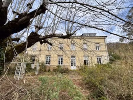 superbe propriété située en plein centre de saint-patrice  o