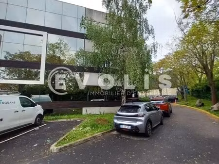 location bureaux 143 m²