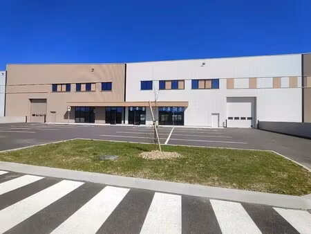 location local d'activités 550 m² à 3 000 m²