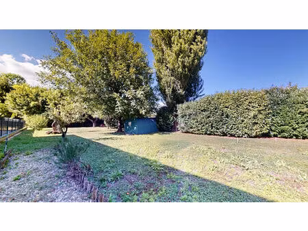 terrain plat à bâtir de 700 m² situé à domène (38420)  proposé au prix de 170 000 €.