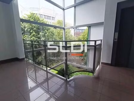 location bureaux 66 m² à 166 m²