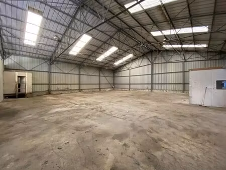 location entrepôt 440 m²