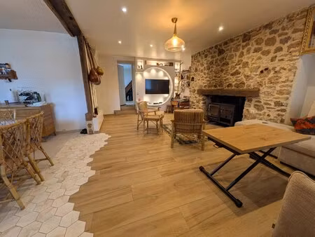 ref : 2235. maison fraichement rénovée - 3 chambres - jardin