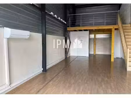 location commerce 84m²