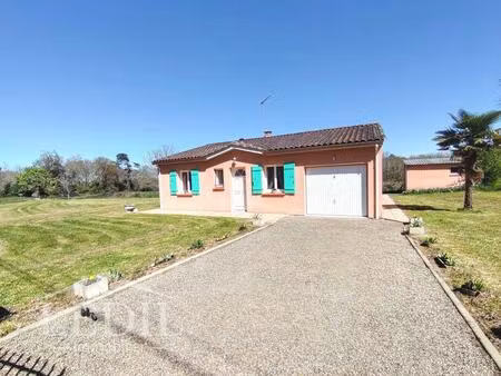 maison individuelle avec garage à la campagne