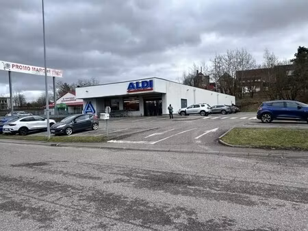 location commerce 800 m²