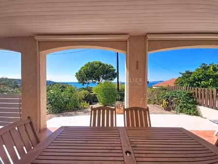 charmante maison mitoyenne avec terrasse vue mer et jardin