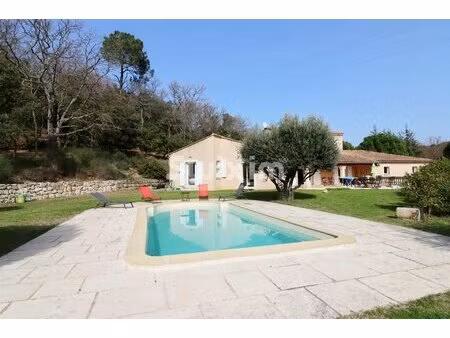 au coeur d'un superbe parc d'1 3 ha  arboré maison provençale proposant 4 chambres