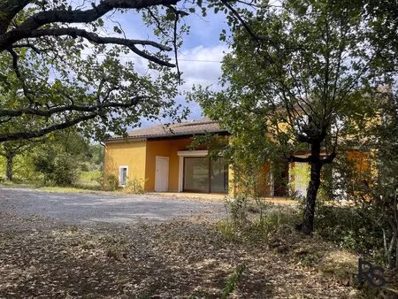 dans un cadre verdoyant  un ensemble de deux maisons et 4490 m2 de terrain attenant