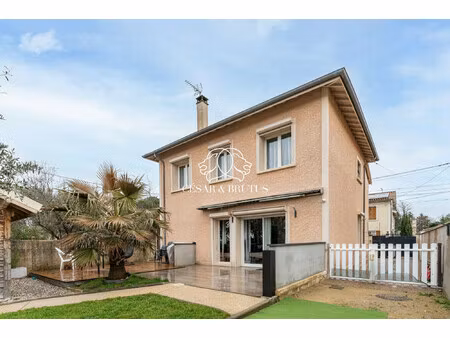 sublime maison comtemporaine - carré de soie