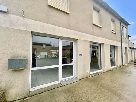 location commerce 3 pièces 80 m² à saint-martin-la-pallu (86380)