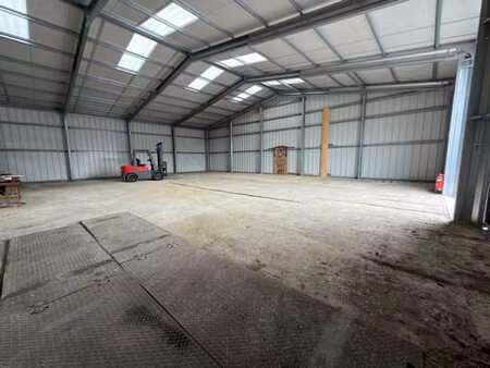 is hall industriel eynatten 170–330 m² près autoroute fronti