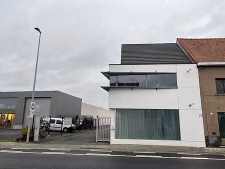 propriété commerciale/bureau et appartement look industriel