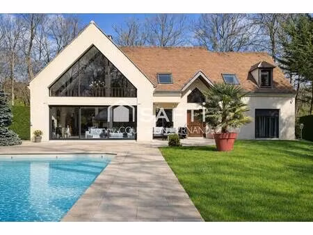 propriété de standing avec piscine dans le lys