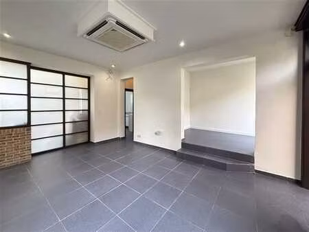 commerce/bureau au centre de grimbergen