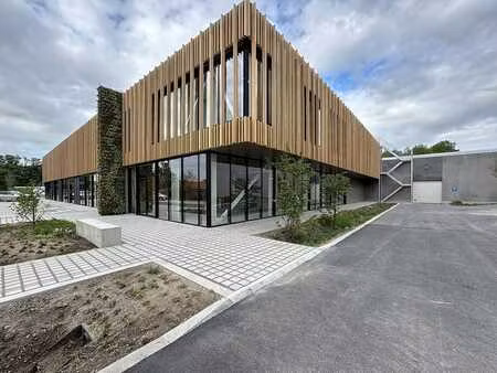 local commercial moderne à louer à casco (m²)