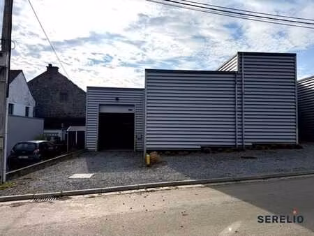 spacieux entrepôt +/- 150 m² avec réserve et wc