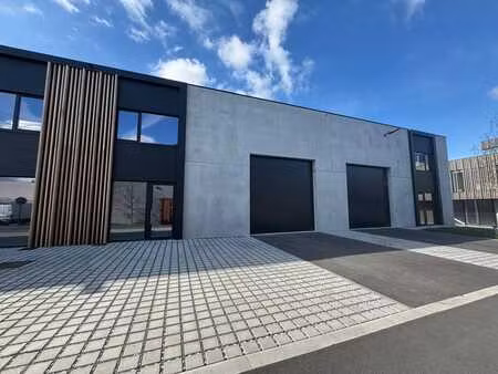 local commercial moderne à louer à casco (m²)