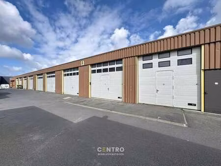 goed gelegen loods (ca.120 m2) met elektrische sectionaal...