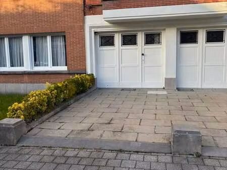 schaerbeek parking exterieur - quartier calm