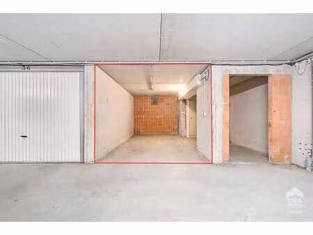 place de parking souterrain