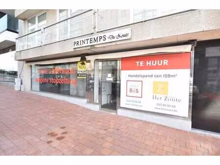 magasin bien situé dans la rue ebbestraat près près du coin