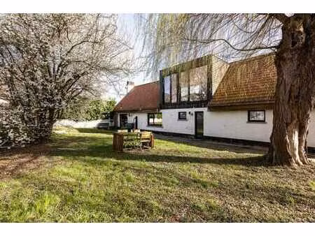 combi unique de caractère  d’espace et d’un cadre verdoyant