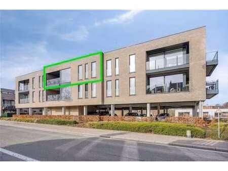 appartement (2e étage) avec 1 chambre  grande terrasse et em