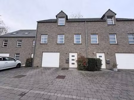 maison bel etage 180m² avec 3 chambres + cour & garage et em