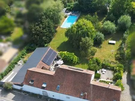 propriété unique avec possibilité espace pro