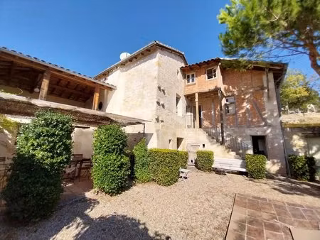 propriété dans un village historique pleine de charme