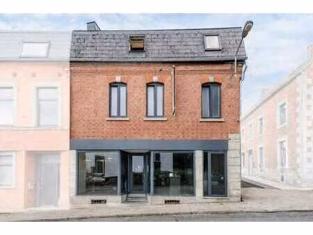 immeuble mixte à rénover avec beau potentiel de rentabilité!