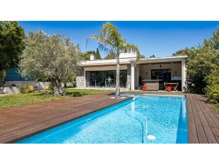 boulouris  villa contemporaine de plain pied  230 m² habitable  4 suites  piscine garage .