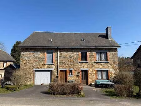a vendre: maison 4 façades avec grange à rénover à moircy.