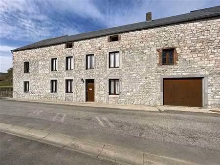 charmante maison en pierre avec jardin et garage