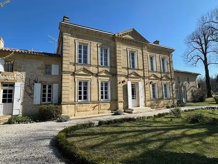 maison de maître avec piscine et dépendances