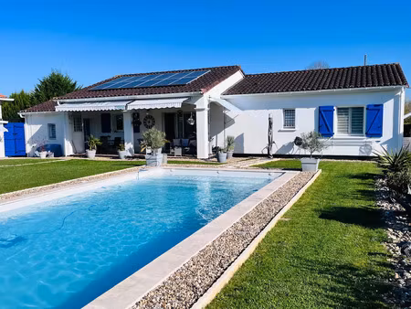 a allemans du dropt belle maison de plain-pied d’environ 118m2 avec piscine récente  cuisi