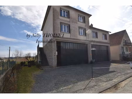 dépt.23. crocq  maison familiale de 208 m2  vaste garage de